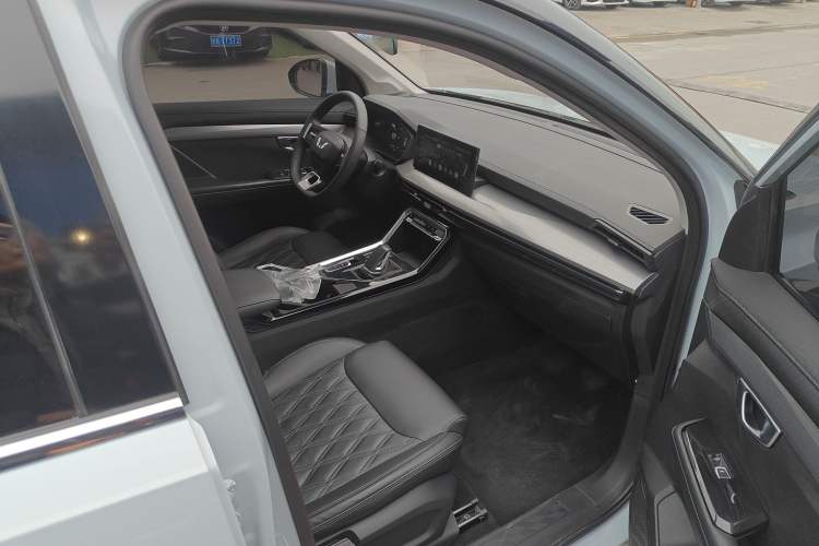 Used Wuling Asta 2022 2.0L DHT Electric-Speed Version