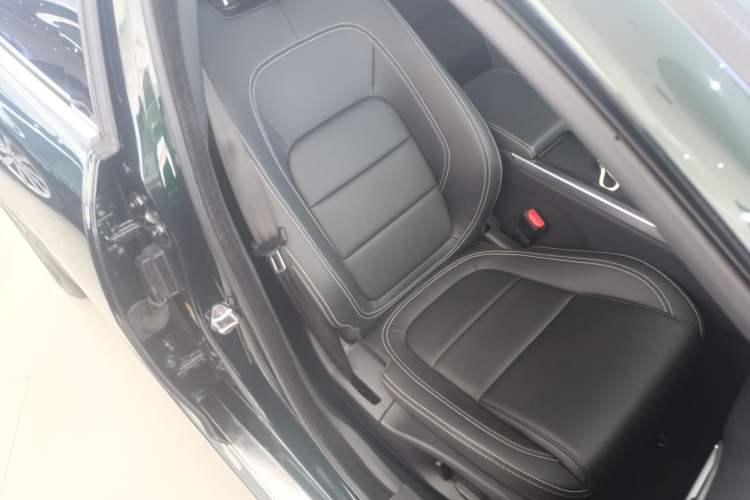 Used Jaguar XEL 2023 2.0T 200 PS R-DYNAMIC Youth Sports Edition
