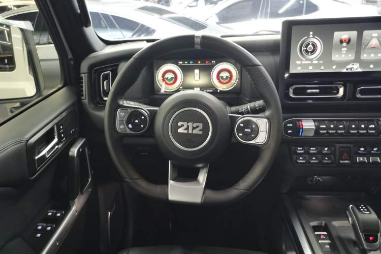 Used 212 T01 2024 2.0T Mechanic