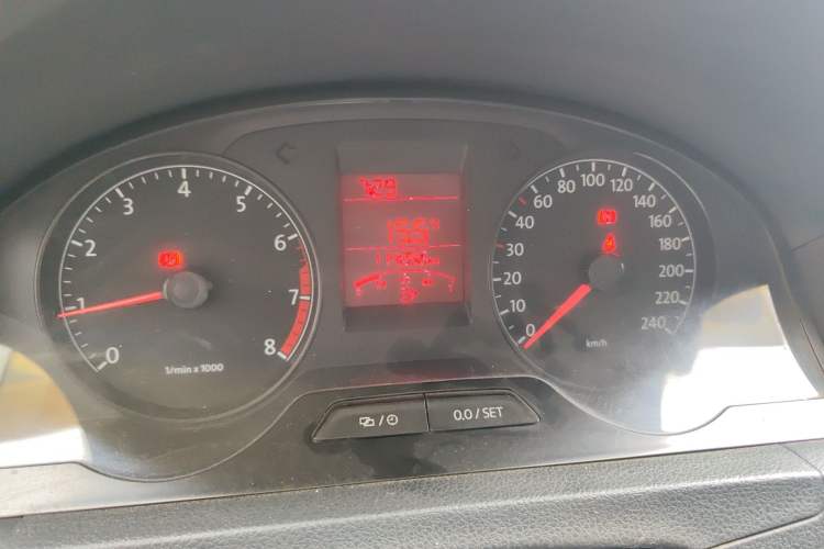 Used Volkswagen Santana 2013 1.6L Manual Fashion Edition Odometer Close Up