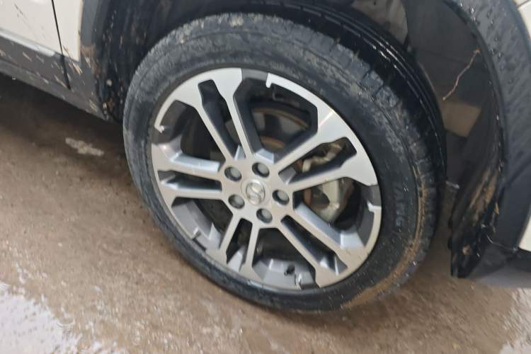 Used BAIC Senova X35 2016 1.5L Manual Luxury Edition Right Front Wheel Hub