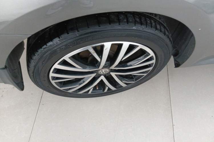 Used Volkswagen Gran Lavida 2015 230TSI DSG Luxury Edition Right Rear Wheel Hub