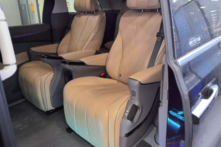 Used Denza D9 2022 DM-i 970 Four-Wheel Drive Flagship Model
