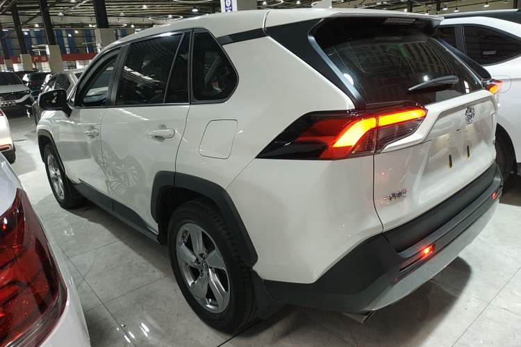 Used Toyota RAV4 2021 2.0L CVT Two-Wheel Drive Fashion Edition
