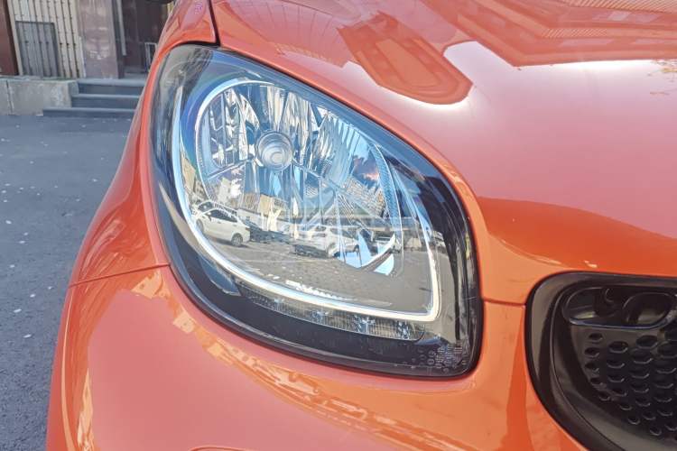 Used smart fortwo 2015 1.0L 52 kW Hardtop Passion Edition Right Front Headlight