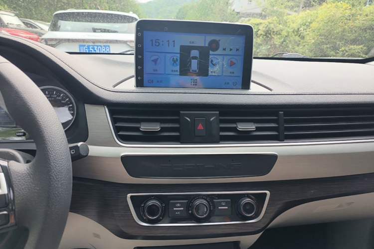 Used FORTHING T5 2022 Mach Edition 1.5T DCT High-Performance Five-Seater Audio And AC Panel