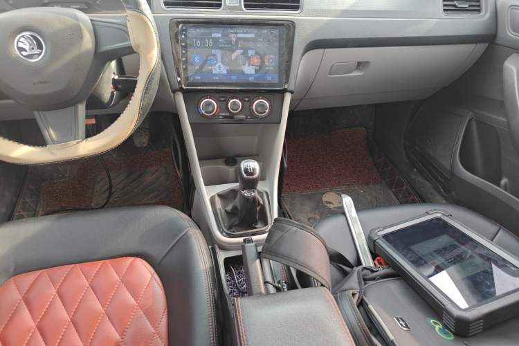 Used Skoda Rapid 2016 1.6L Manual Front-Wheel-Drive Version Gear Lever