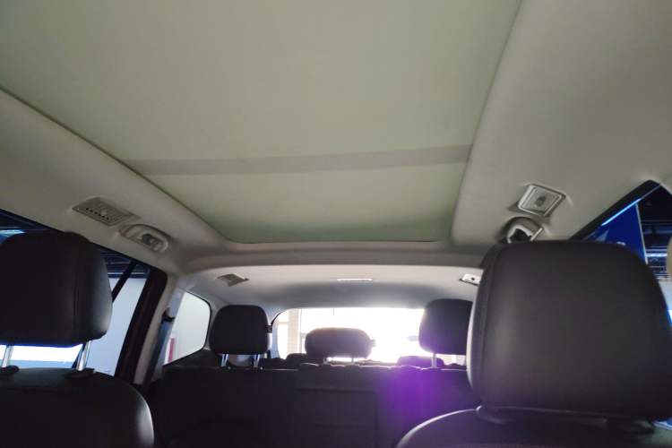 Used Roewe RX8 2018 30T Smart Connectivity Two-Wheel Drive Supreme Edition Headliner