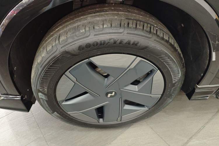 Used ONVO Luxeed L90 2025 Model—Max Six-Seater Version
