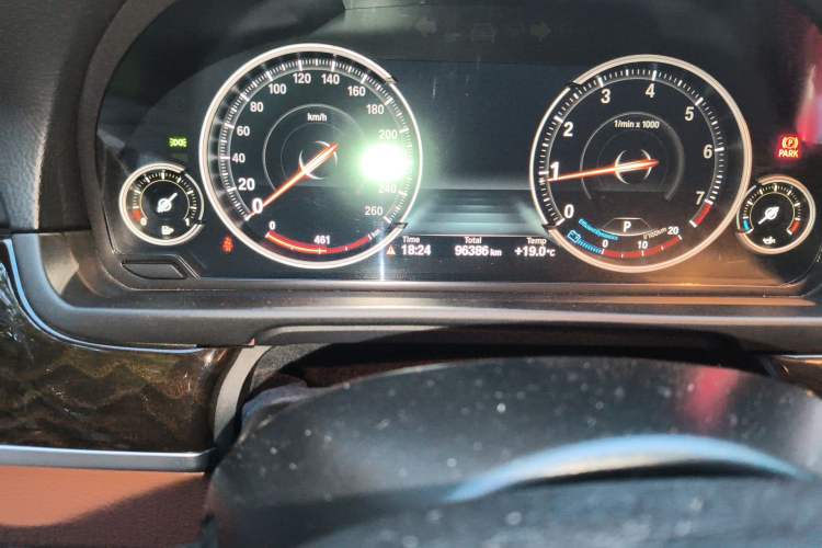 Used BMW 5 Series 2014 528Li Leading Model
