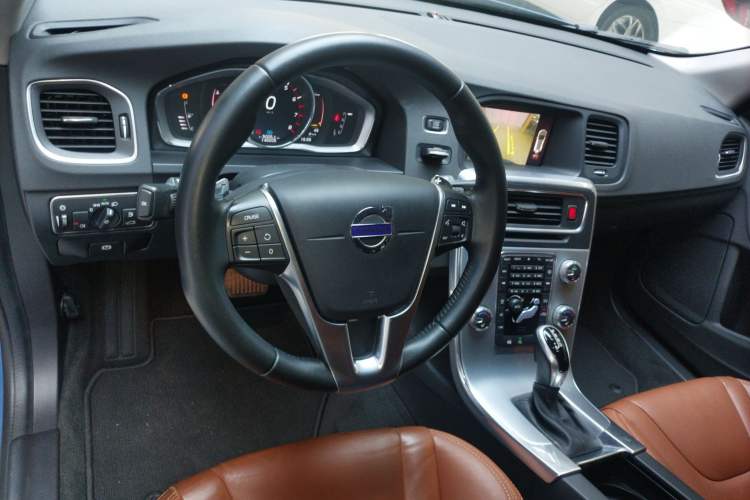 Used Volvo V60 2017 T5 Zhiya Edition China V Standard