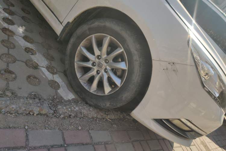 Used Zotye Z500 2015 1.5T Manual Luxury Model Right Front Wheel Hub