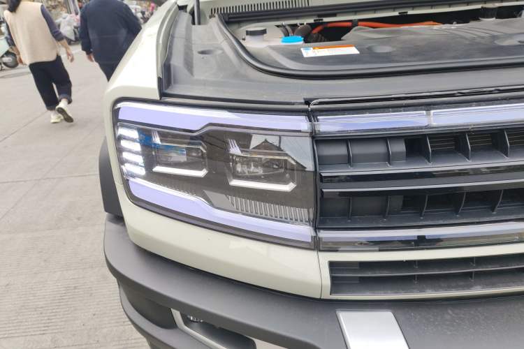 Used Formula Leopard 5 2023 Navigator Edition Right Front Headlight