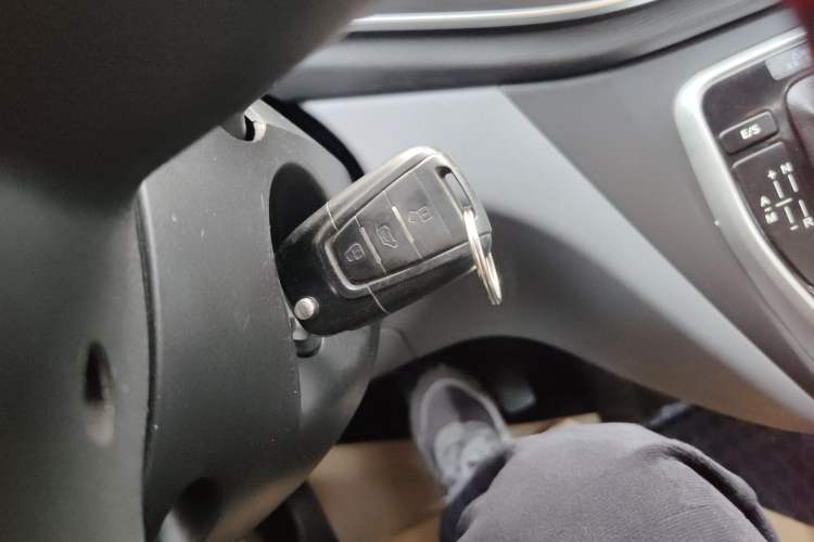 Used SAIC MAXUS Xintu V80 2021 2.0T PLUS AMT City Edition Short Wheelbase Ultra-Low Roof 5/6-Seater
