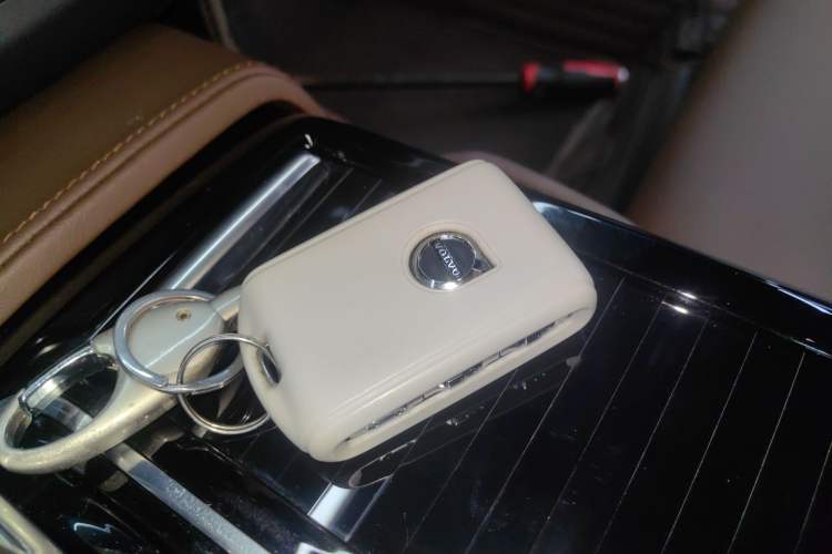 Used Volvo S90 New Energy 2024 Plug-in Hybrid Four-Wheel Drive Long-Range Zhiyi Luxury Edition
