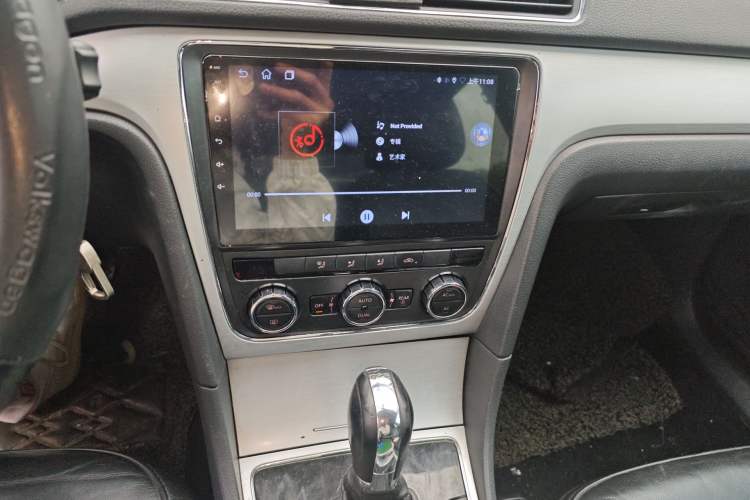 Used Volkswagen Passat 2011 1.8 TSI DSG Prestige Edition Audio And AC Panel