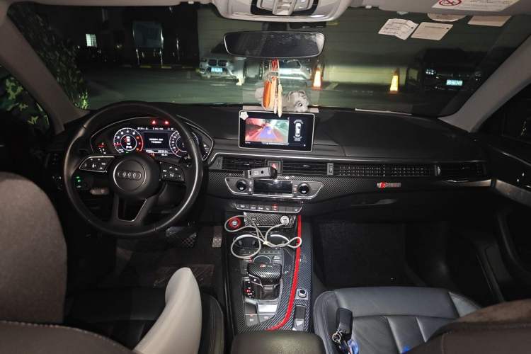 Used Audi A4L 2019 40 TFSI Fashion Edition China VI Emission Standard Center Console