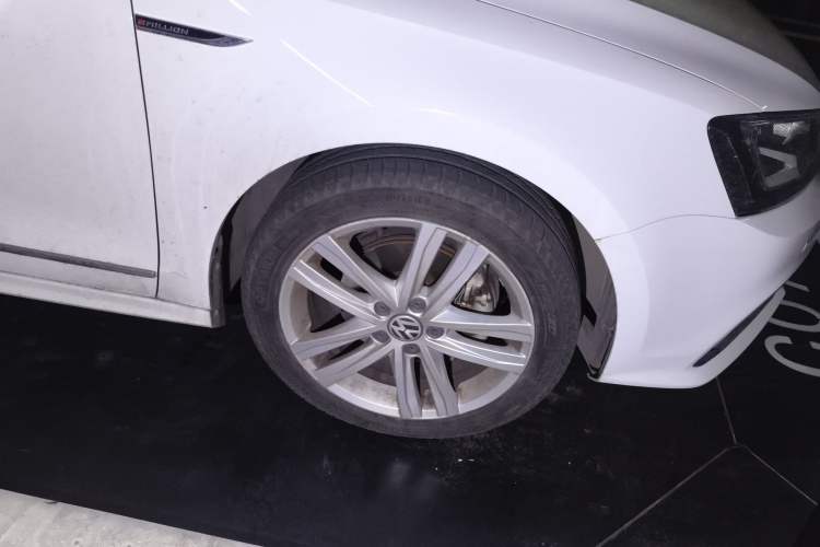 Used Volkswagen Sagitar 2018 280TSI DSG Luxury Model Right Front Wheel Hub