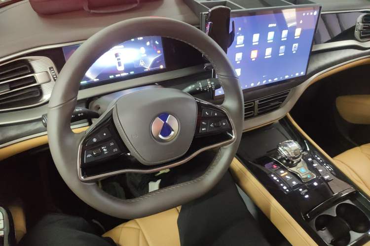 Used Denza D9 2024 DM-i 970 Luxury Model
