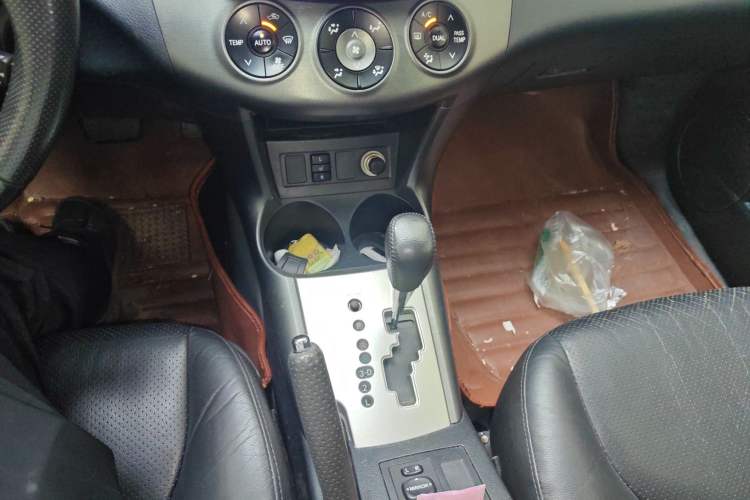 Used Toyota RAV4 2012 Luxurious 2.4L Automatic 4x4 with Stylish Features