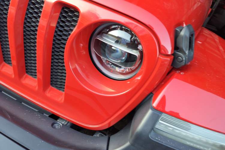 Used Jeep Wrangler 2019 2.0T Sahara Four-Door Version China VI Emission Standard