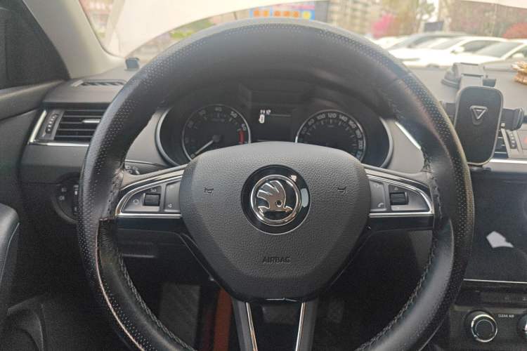 Used Skoda Octavia 2019 TSI230 DSG SmartDrive Comfort Edition China V Standard Steering Wheel