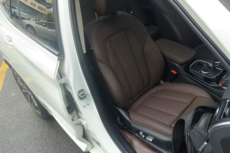 Used BMW X3 2022 Facelift xDrive30i Luxury Edition M Night Edition Package Right Front Seat