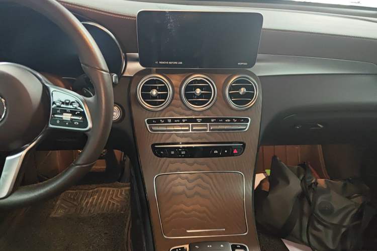 Used Mercedes-Benz GLC 2022 Refreshed GLC 300 L 4MATIC Dynamic Edition Prestige Version Audio And AC Panel