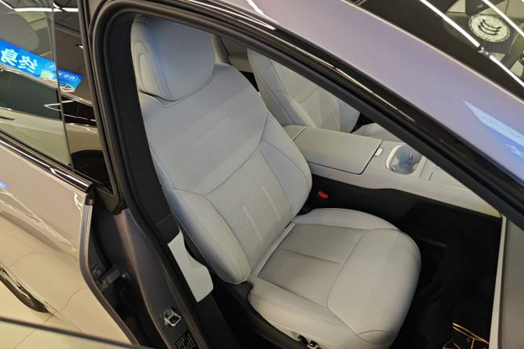 Used XPeng G6 2025 625 Long-Range Max Flagship Edition Right Front Seat