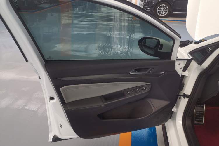 Used Volkswagen Golf 2025 300TSI R-Line