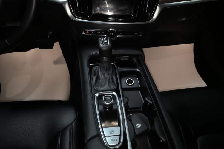 Used Volvo S90 2017 T4 Zhiyi Edition