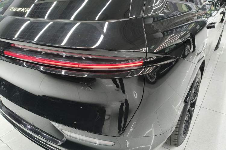 Used Zeekr 7X 2025 100 kWh Long-Range Rear-Wheel Drive with Intelligent Driving Features