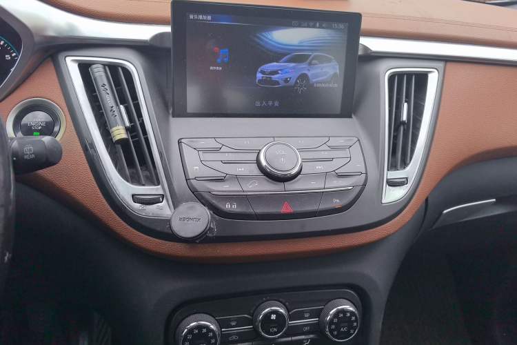 Used Soueast DX7 2015 1.5T Manual Luxury Model Audio And AC Panel