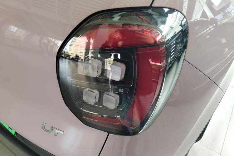 Used AION UT 2025 330 Starlight Edition Exterior 3