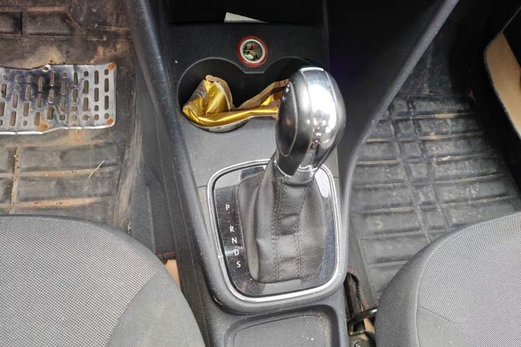 Used Volkswagen Polo 2016 1.6L Automatic Comfort Model Gear Lever