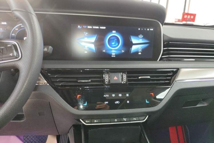 Used Hongqi HS5 2022 Revised Version 2.0T Smart Connect Flagship Edition Audio And AC Panel