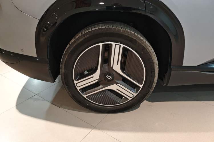 Used CHANGAN NEVO E07 2025 All-Electric 4x4 90kWh Ultra High-Performance Edition Right Rear Wheel Hub