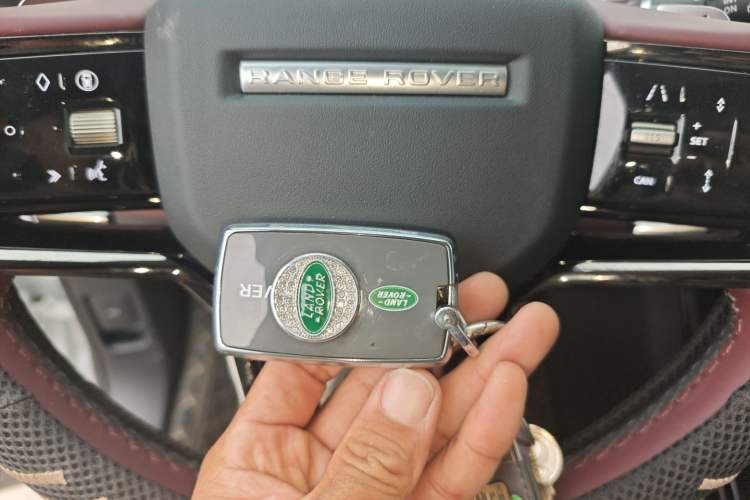 Used Land Rover Range Rover Evoque 2024 Aurora L 249 PS Prestige Light-Chasing Edition