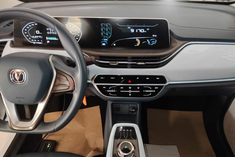 Used CHANGAN Benni E-Star 2022 Qingxin Edition Colorful Model Lithium Iron Phosphate Audio And AC Panel