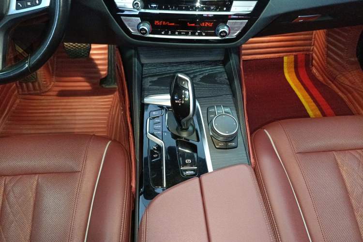 Used BMW 5 Series 2021 Facelifted 530Li Leading Edition M Sport Package
