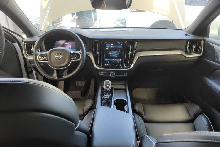 Used Volvo S60 2025 B5 Zhiya Sport Edition
