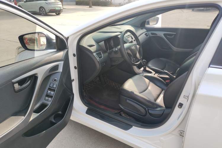 Used Hyundai Elantra (5th Generation / Langdong) 2016 1.6L Automatic Smart Version

