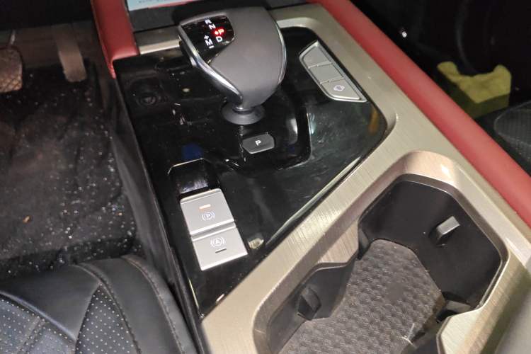 Used JETOUR X70 2023 1.5T DCT Overpass PRO+ Edition 7 Seats Gear Lever