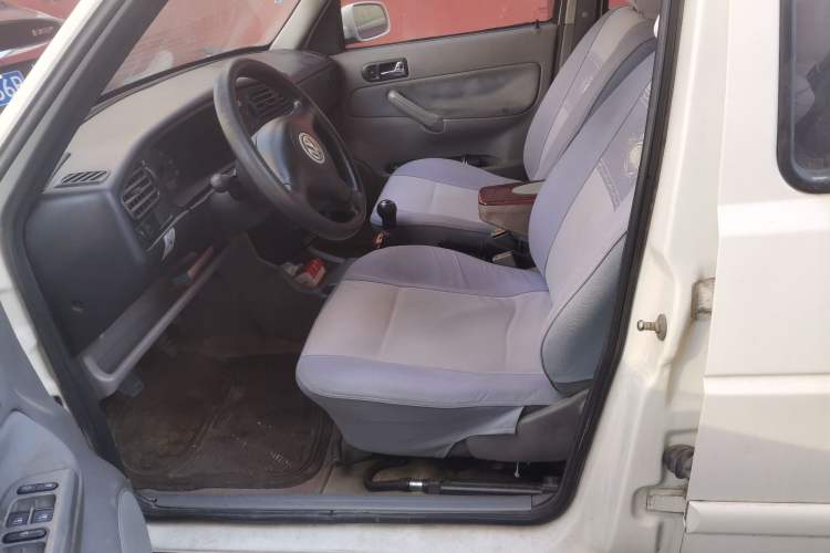 Used Volkswagen Jetta 2005 CIF Partner Left Front Seat