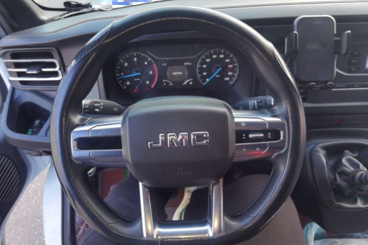 Used JMC Fushun 2023 2.0T Manual Short-Wheelbase Low-Roof Commercial Van 2/3 Seats with Lift-Up Tailgate
