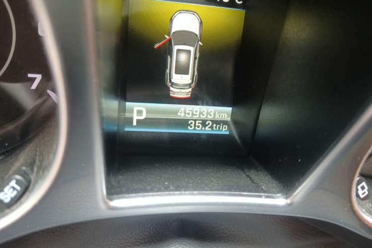 Used JMC Yusheng S330 2016 1.5L GTDi Automatic Two-Wheel Drive Prestige Edition Odometer Close Up