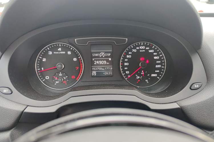 Used Audi Q3 2017 30 TFSI Fashion Model Odometer Close Up