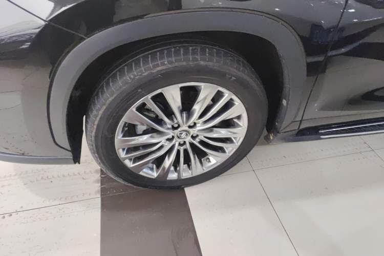 Used Toyota Highlander 2022 380T 4x4 Luxury Edition 7 Seats Left Front Wheel Hub