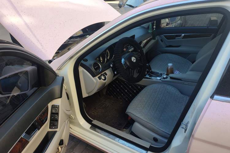 Used Mercedes-Benz C-Class 2011 C 260 CGI Fashion Model
