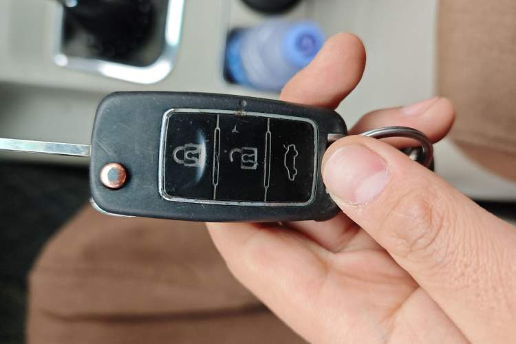 Used FORTHING Lingzhi 2019 M5L 1.6L 9-Seater Base Model China VI Standard Vehicle Key